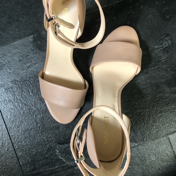 Nine West nude pump sandals - Picture 4 of 5